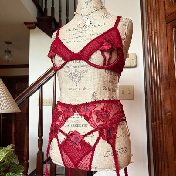 Victorias Secret Red Rose Embroiled Matching 3 Piece Set Lingerie - Picture 2 of 5